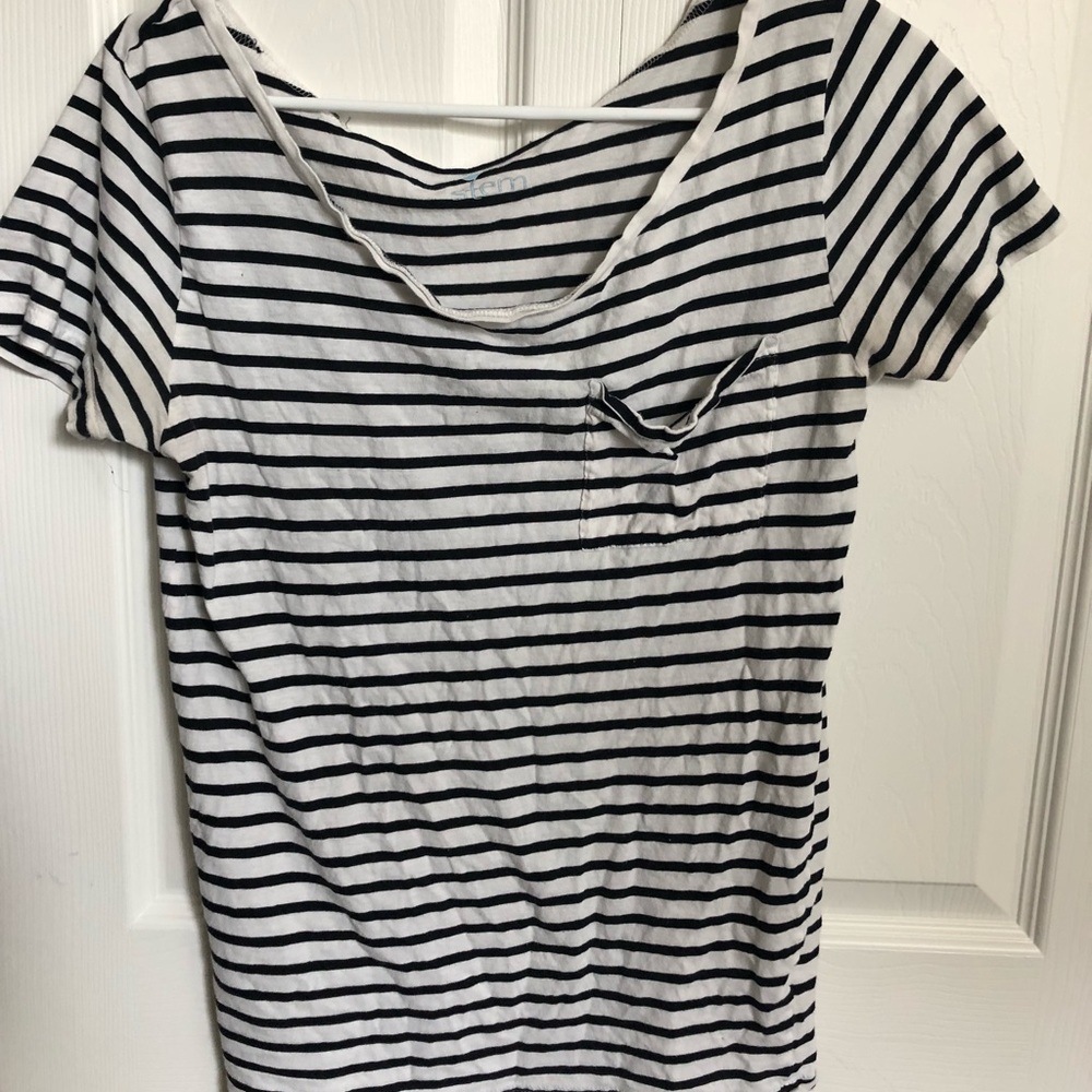 Loose-fitted striped tee